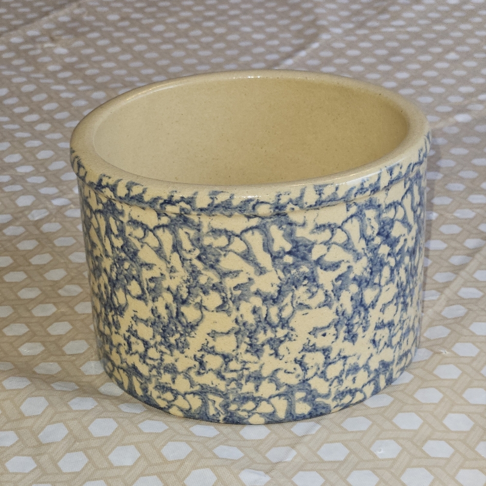 Roseville Spongeware 1 Qt Low Jar